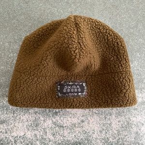 Skida high pile hat